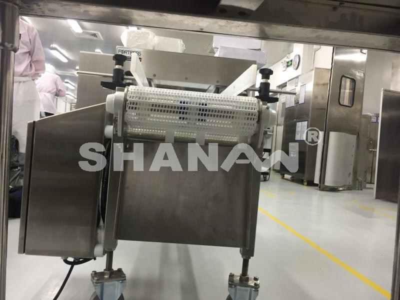 進(jìn)品食品金屬檢測機(jī)